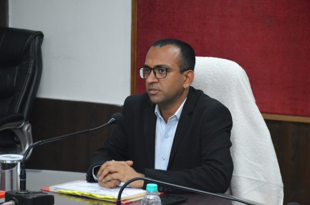 अनियमितता वाली शिकायतों पर एक सप्ताह में हो जांच उपरांत कार्यवाही: कलेक्टर