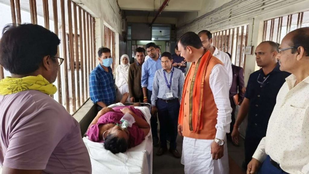 बेहाल सिस्टम और खोखले दावेः वेंटीलेटर पर प्रदेश का सबसे बड़ा अस्पताल, मंत्री जी गिनवा रहे थे उपलब्धि और मरीज ने खोल दी पोल, देखें Video