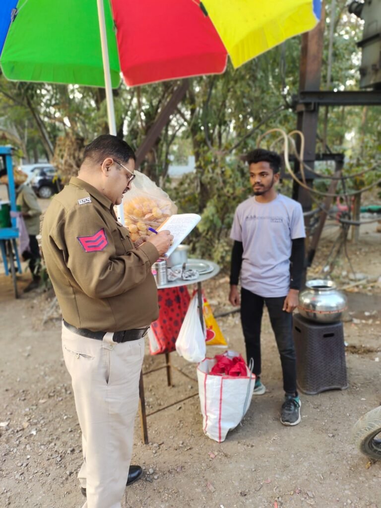 ♦होटल, लॉज, फेरी करने वाले, किराएदार और संदिग्ध व्यक्तियों की जांच किया गया।